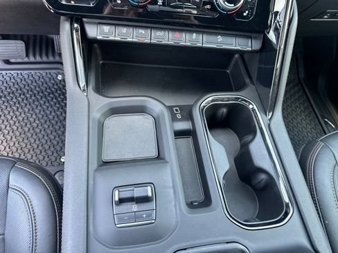 Used 2024 GMC Sierra 2500 AT4 w/ AT4 Premium Plus Package AWD/4WD image 17