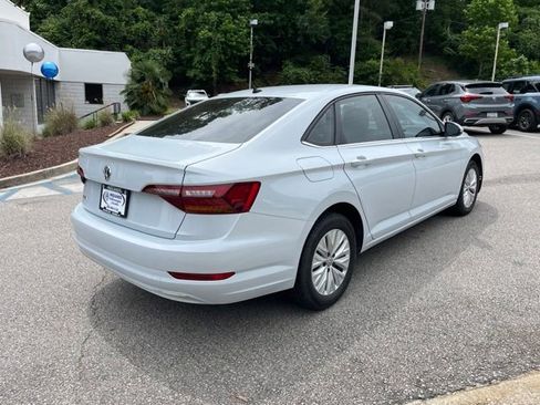 Used 2019 Volkswagen Jetta FWD image 3