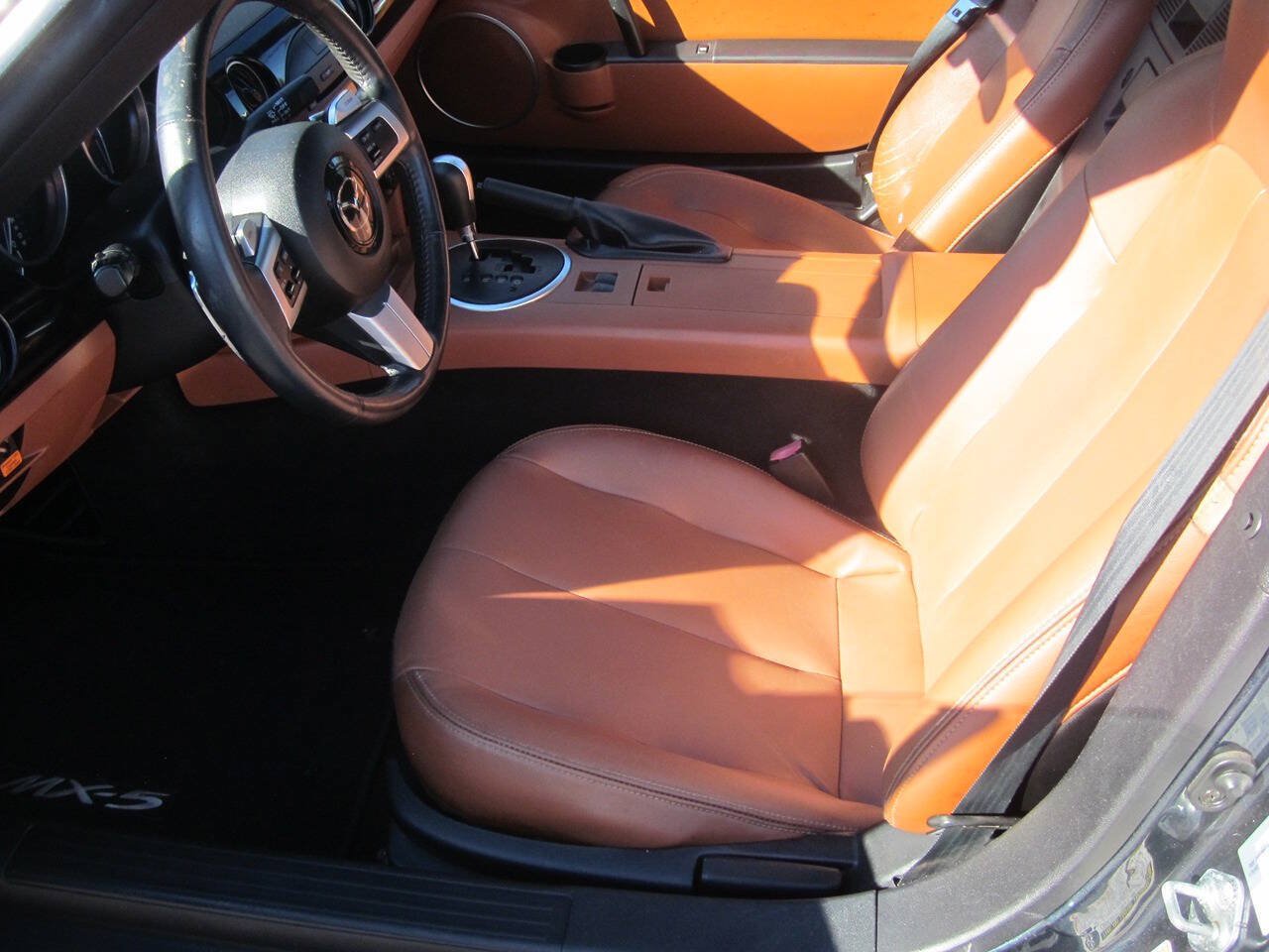 Used 2006 MAZDA MX-5 Miata Grand Touring RWD image 10