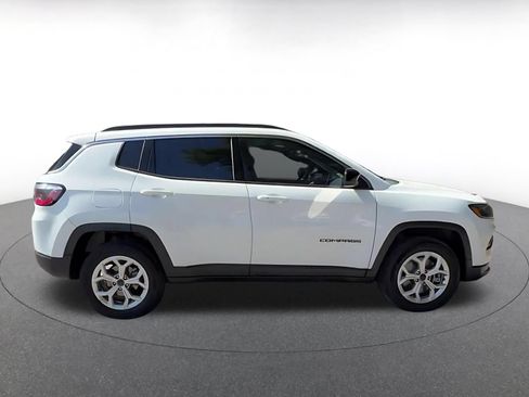 Used 2025 Jeep Compass Latitude AWD/4WD image 16