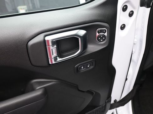 New 2025 Jeep Gladiator Sport image 20