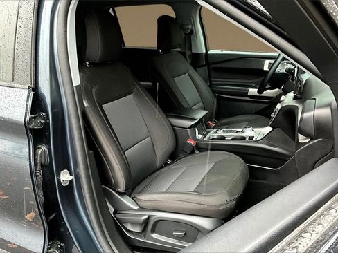 Used 2023 Ford Explorer XLT image 28