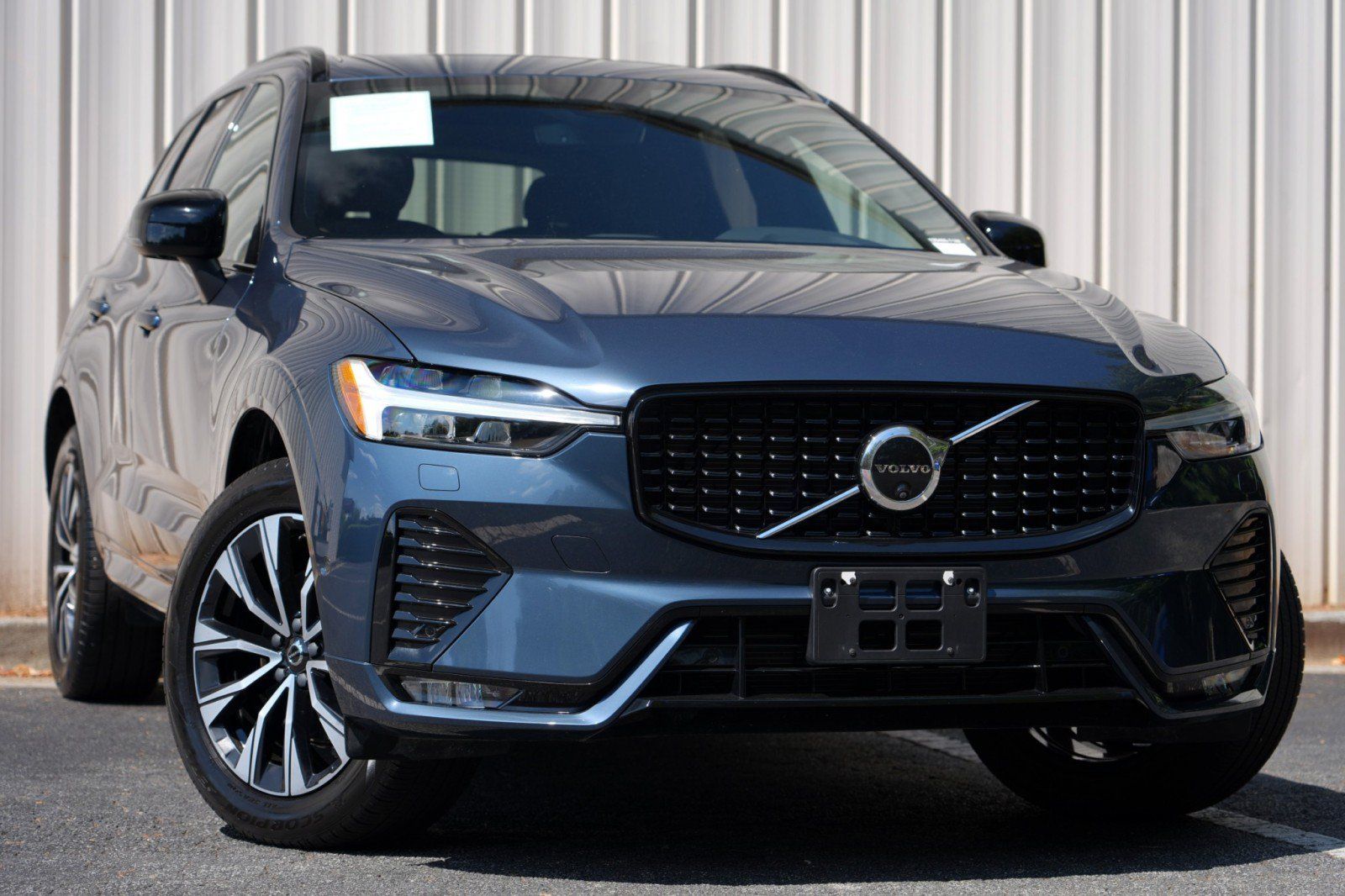 Used 2025 Volvo XC60 B5 Plus w/ Protection Package Premier AWD/4WD image 4