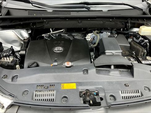 Used 2018 Toyota Highlander LE image 30