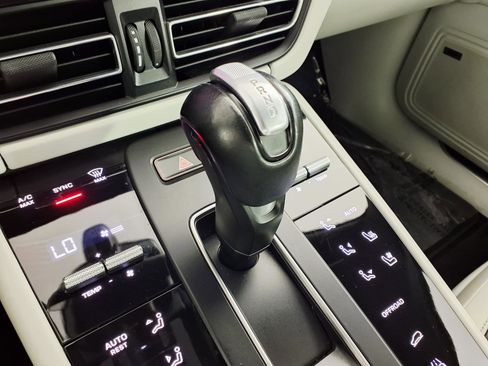 Used 2023 Porsche Macan Turbo AWD/4WD image 21