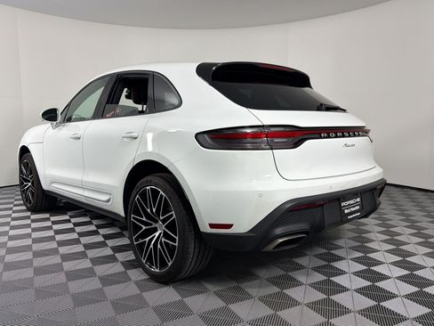 Certified 2025 Porsche Macan AWD/4WD image 3