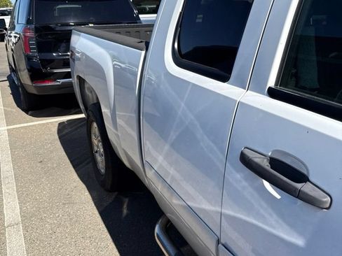 Used 2007 Chevrolet Silverado 1500 LT w/ 1LT Convenience Package AWD/4WD image 6