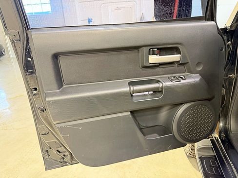 Used 2009 Toyota FJ Cruiser 4WD image 32