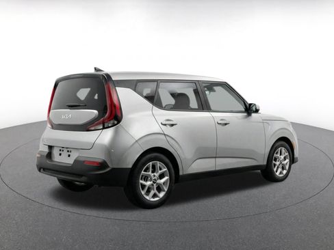 Used 2025 Kia Soul LX w/ LX Technology Package FWD image 9