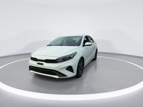Used 2024 Kia Forte LXS image 3
