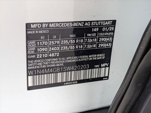 Certified 2025 Mercedes-Benz GLB 250 image 24