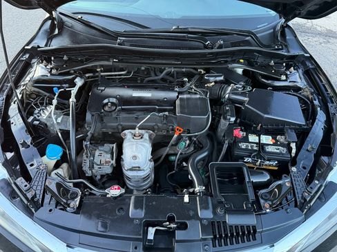 Used 2017 Honda Accord EX image 34