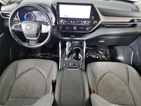 Used 2023 Toyota Highlander Bronze Edition image 17