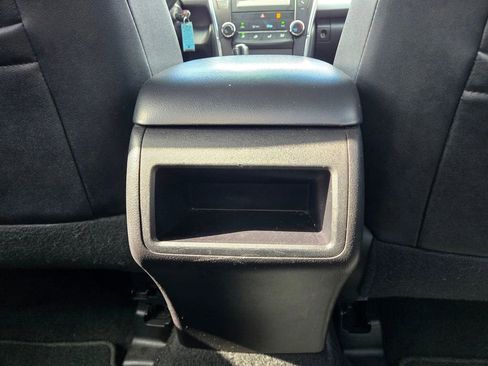 Used 2015 Toyota Camry SE image 36