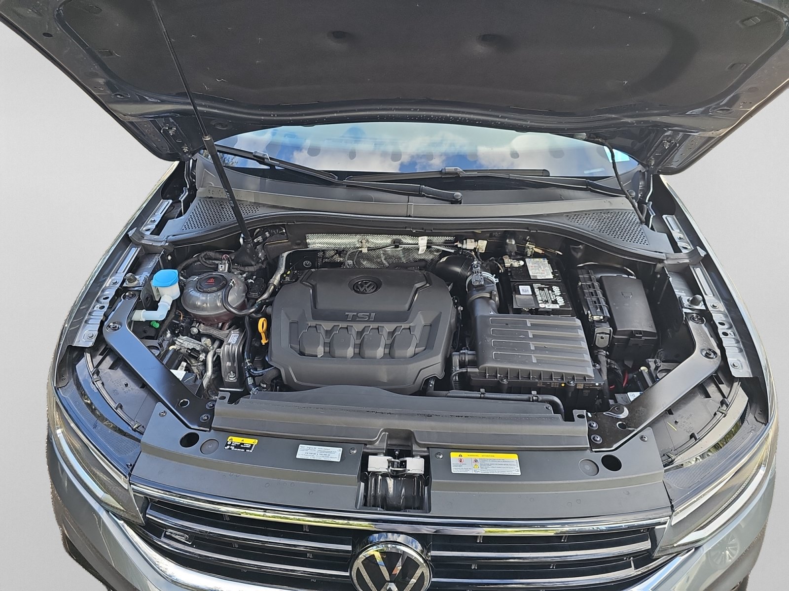 Used 2023 Volkswagen Tiguan SE R-Line FWD image 33