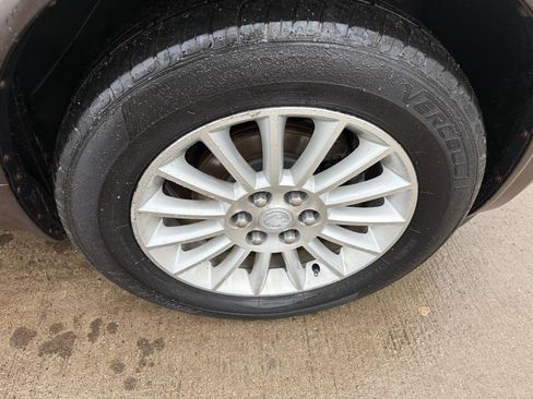 Used 2010 Buick Enclave CX w/ Driver Confidence Package image 33