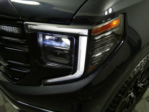 Used 2025 GMC Sierra 1500 Elevation w/ Preferred Package AWD/4WD image 11