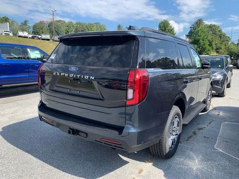 New 2025 Ford Expedition Active image 25