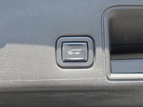 Used 2022 GMC Terrain SLE w/ Driver Convenience Package image 12