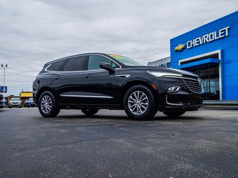 Used 2024 Buick Enclave Essence w/ Technology Package FWD image 9