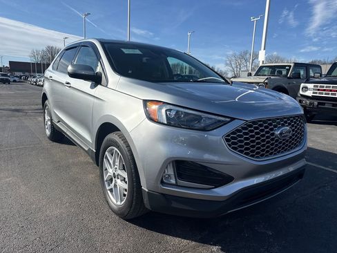 Used 2024 Ford Edge SEL w/ Convenience Package image 4