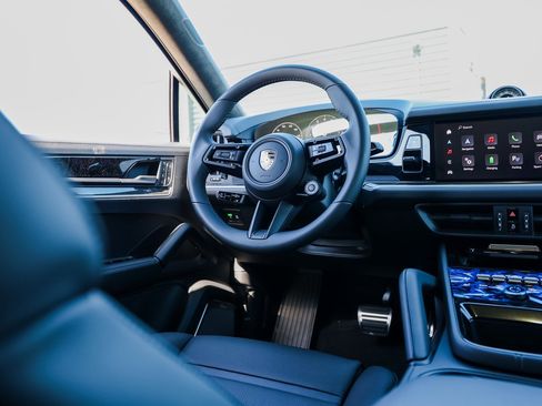 New 2025 Porsche Cayenne Turbo image 25