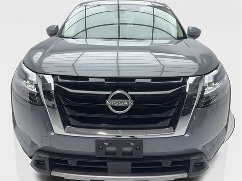 Used 2025 Nissan Pathfinder Platinum image 4