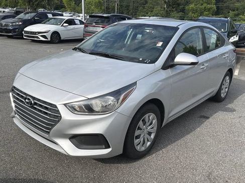 Certified 2022 Hyundai Accent SE FWD image 3