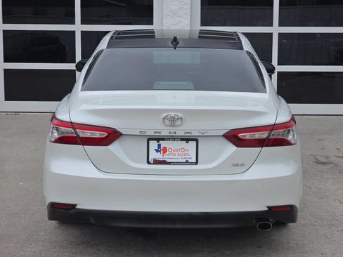 Used 2019 Toyota Camry XLE FWD image 6