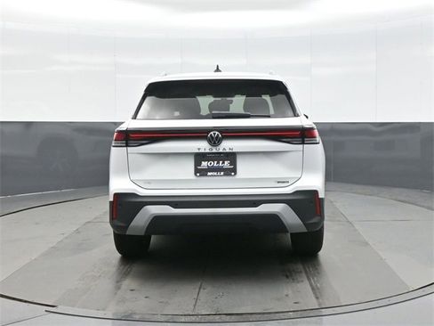 New 2026 Volkswagen Tiguan SE image 6