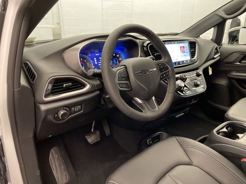 New 2026 Chrysler Voyager LX image 13