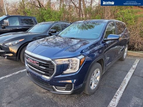 Used 2022 GMC Terrain SLE image 1