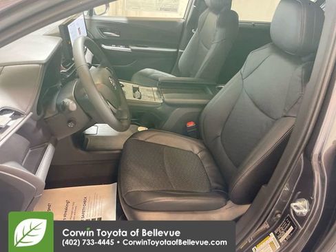 New 2025 Toyota Sienna Platinum image 15