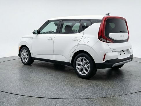 Used 2025 Kia Soul LX w/ LX Technology Package FWD image 6