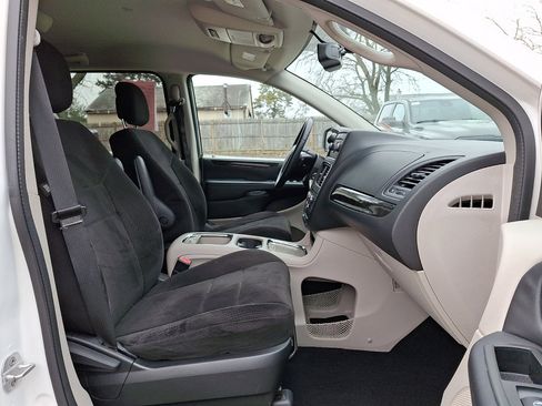 Used 2013 Dodge Grand Caravan SXT w/ UConnect Hands-Free Group image 8