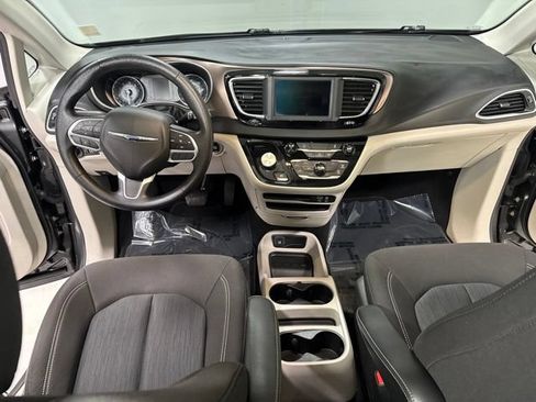 Used 2020 Chrysler Voyager LX FWD image 3