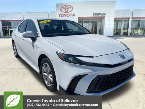 Used 2025 Toyota Camry LE image 1