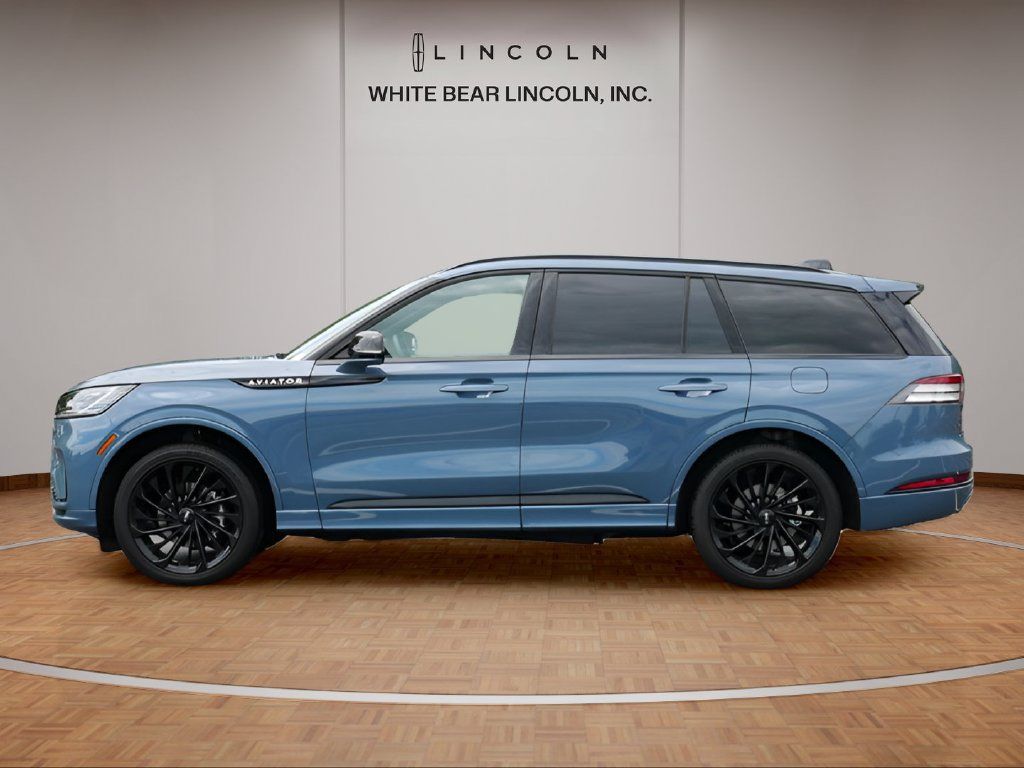 Used 2026 Lincoln Aviator Reserve AWD/4WD image 8