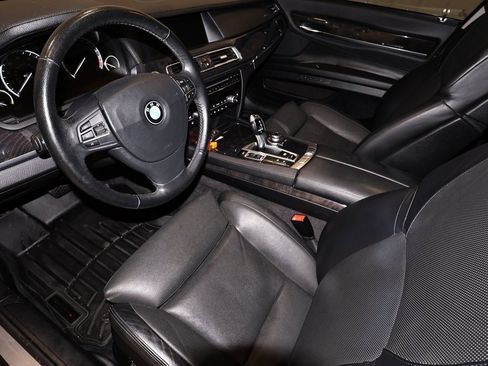 Used 2011 BMW 750Li xDrive image 34