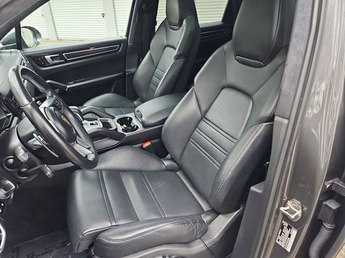 Certified 2021 Porsche Cayenne GTS AWD/4WD image 32