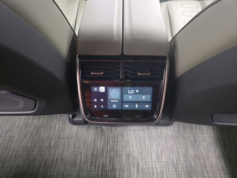 Used 2024 Rivian R1S Adventure image 30