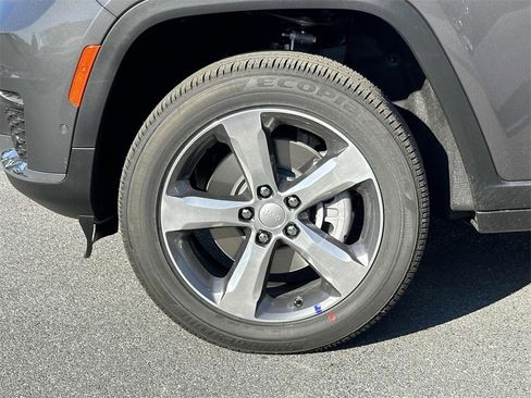 New 2025 Jeep Grand Cherokee L Limited w/ Luxury Tech Group II image 17