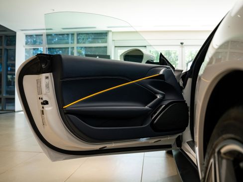 Used 2024 Ferrari Roma Spider image 32