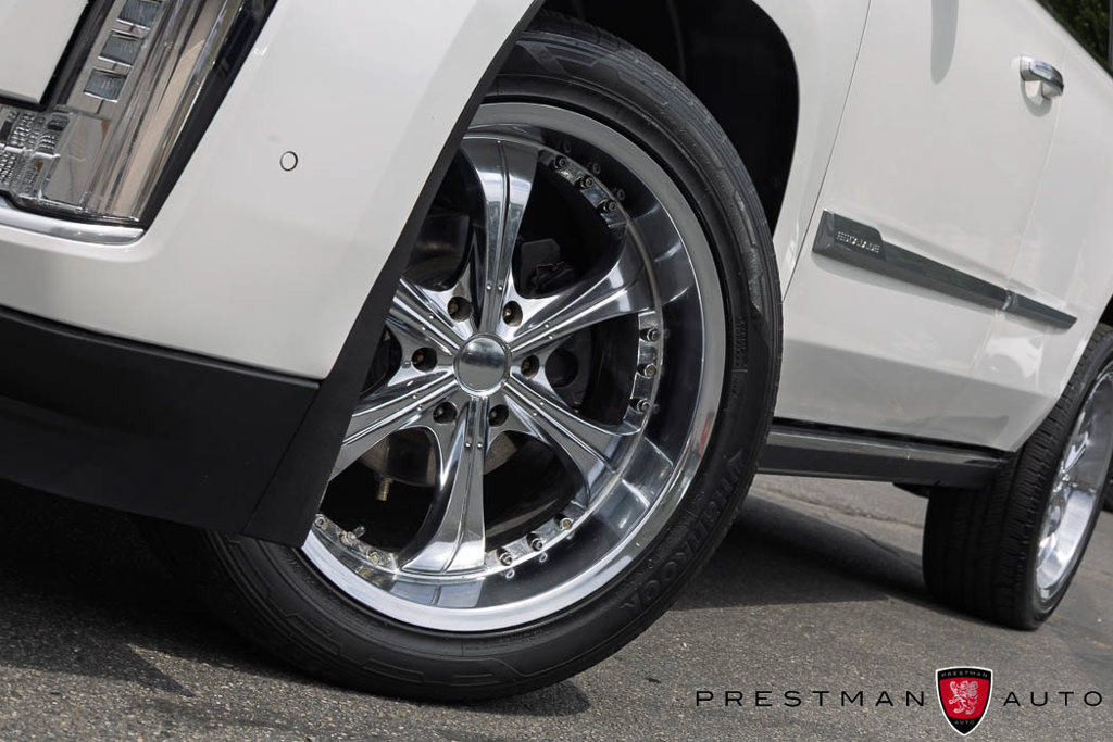 Used 2020 Cadillac Escalade Premium Luxury AWD/4WD image 17