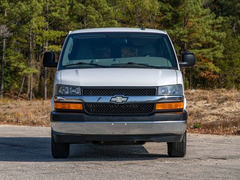 Used 2017 Chevrolet Express 3500 LT w/ LT Preferred Equipment Group image 2