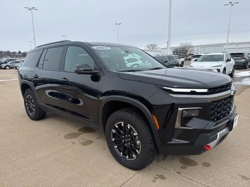 Used 2025 Chevrolet Traverse Z71 w/ Enhanced Driving Package image 1