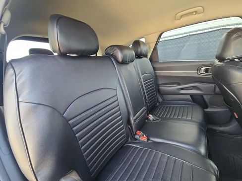 Used 2023 Kia Sorento LX FWD image 18
