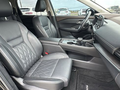 Used 2022 Nissan Rogue Platinum w/ Head-Up Display Package image 32