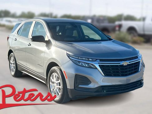 Used 2023 Chevrolet Equinox LS image 1