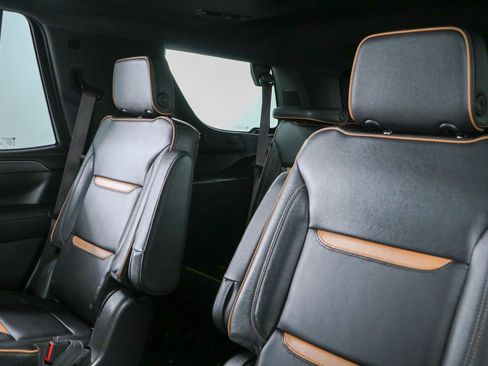 Used 2023 GMC Yukon AT4 w/ Technology Package AWD/4WD image 29